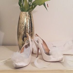 Badgley Mischka White Satin Pumps 8M
